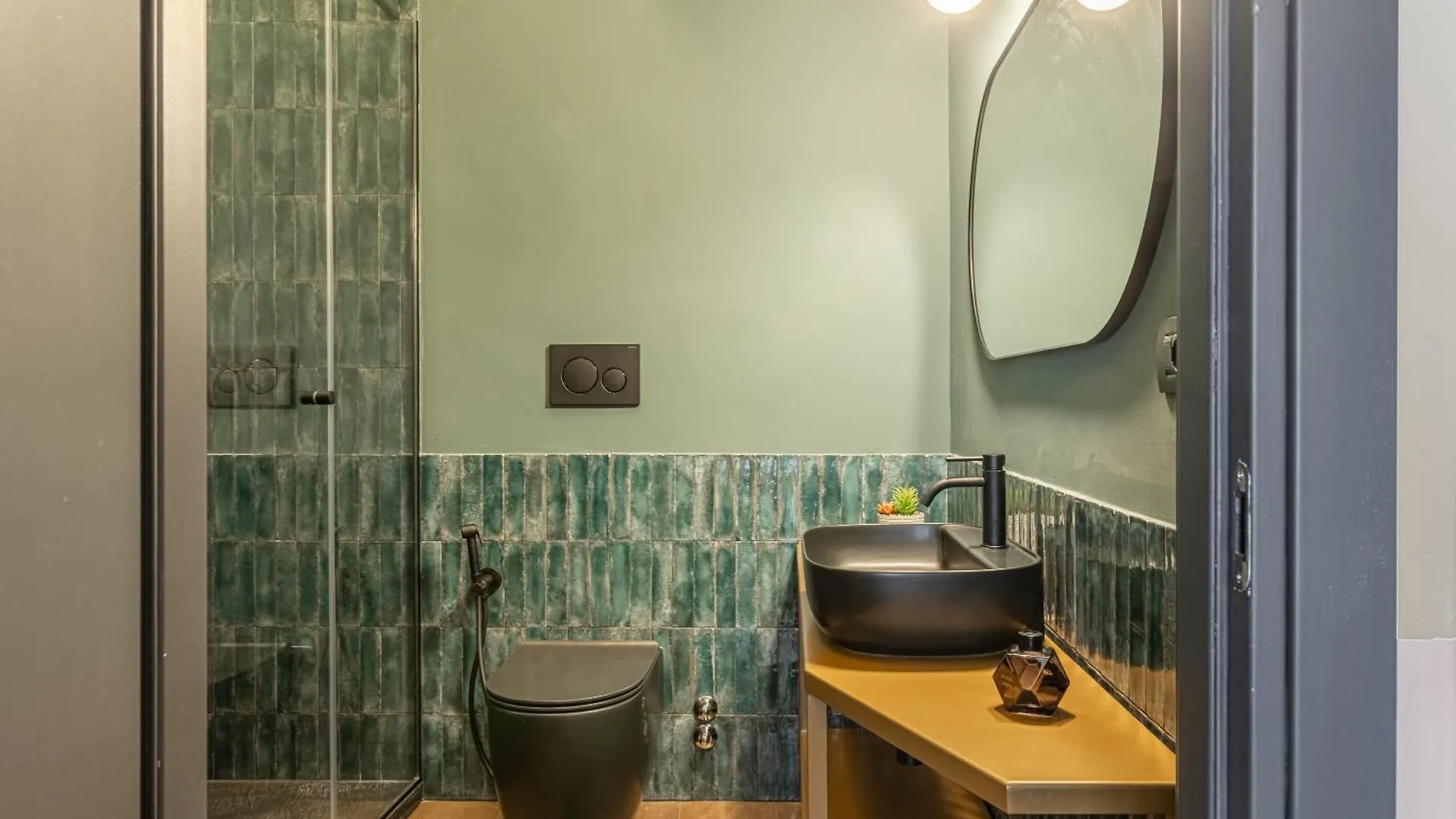Zuretti Modern Comfort Near Central Station Milan