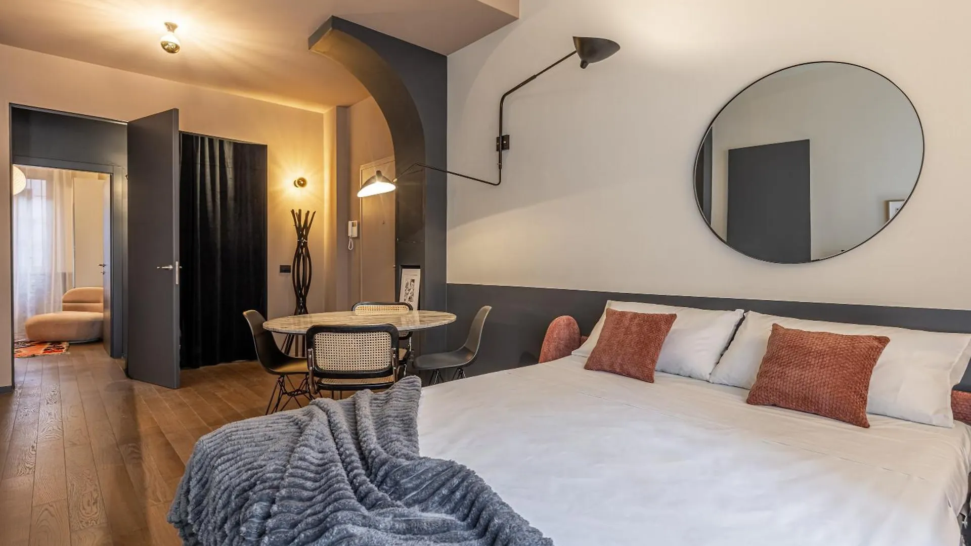 Zuretti Modern Comfort Near Central Station Milan Italy