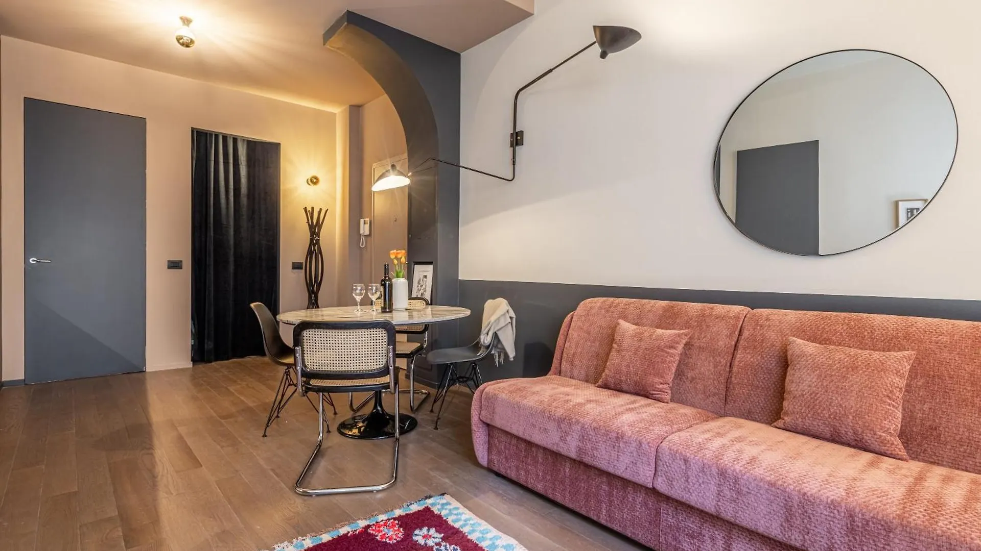 Zuretti Modern Comfort Near Central Station Milan Apartment
