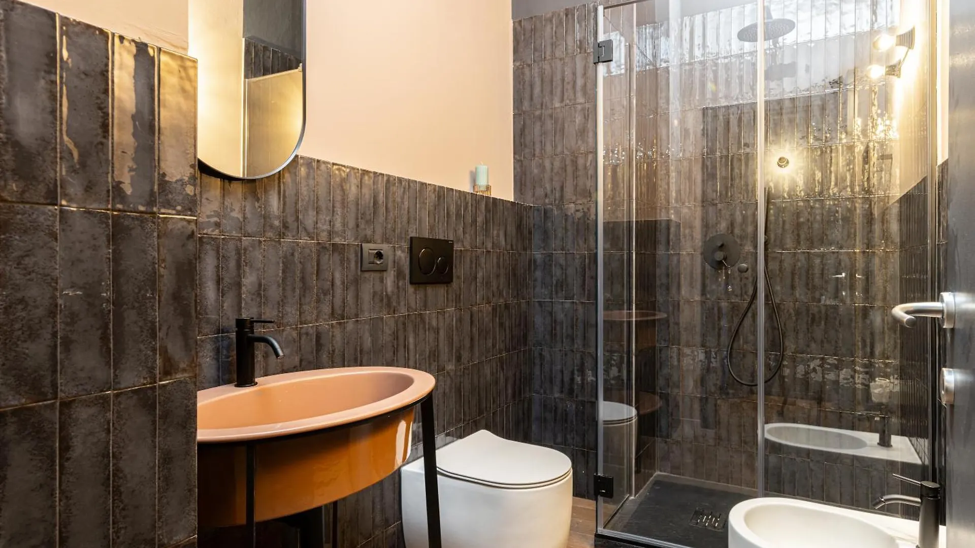 Zuretti Modern Comfort Near Central Station Milan Apartment