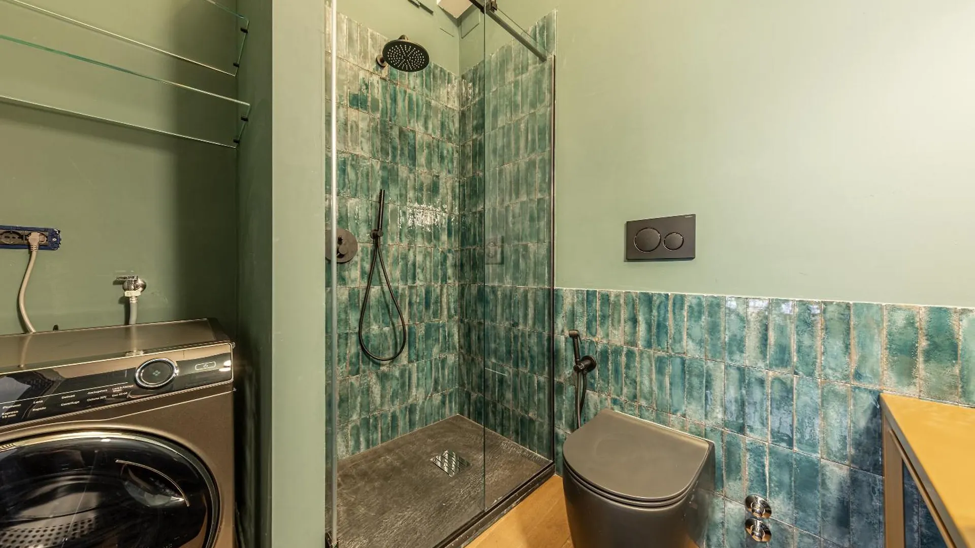 Zuretti Modern Comfort Near Central Station Milan Apartment