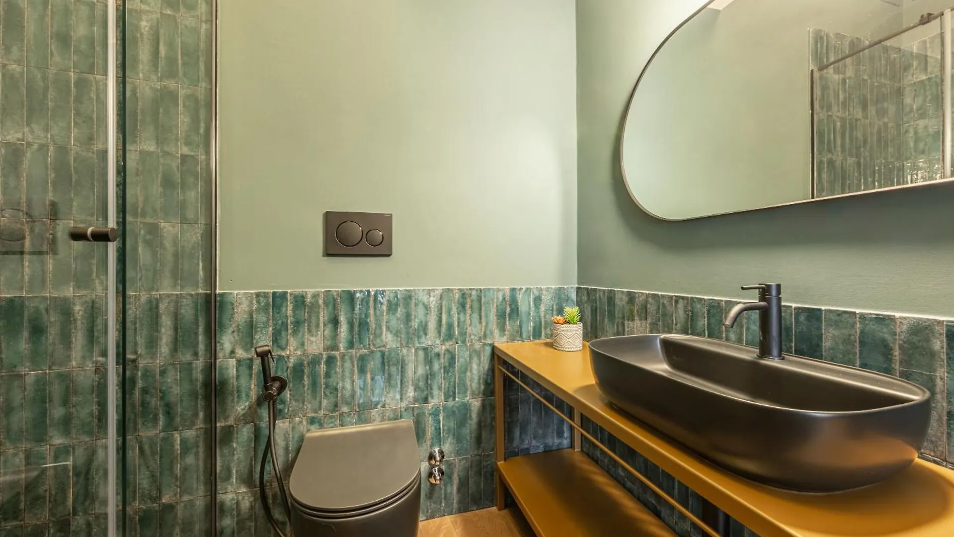 Zuretti Modern Comfort Near Central Station Milan Italy